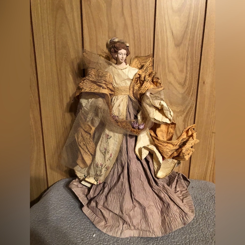 Elegant Brown and Cream Topper
